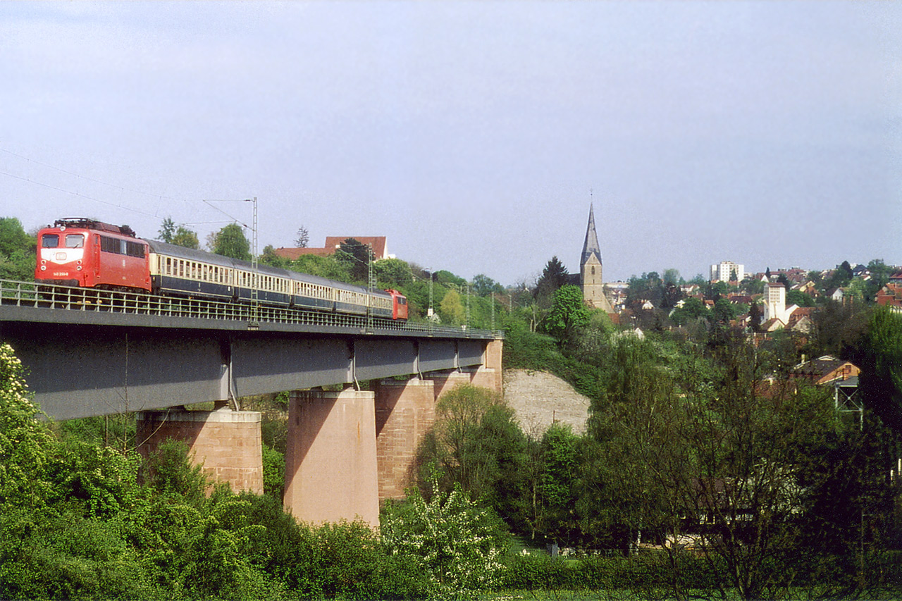 140 299 und 140 375-7 machen S-Bahn-Dienst in Arbeitsteilung ([x] Klick für Fenster schließen)