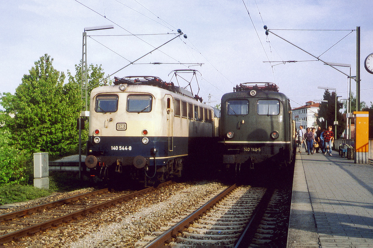 140 544-8 und 140 140-5 in Benningen ([x] Klick für Fenster schließen)