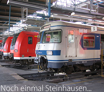 420 002-8 steht zum letzten Mal in den Werkshallen des Bw Steinhausen. [Klicken sie hier] © Gerhard Hauptmann