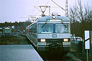 420 047 begegnet einem A-Typ der Münchner U-Bahn bei Neuperlach Süd, 1993